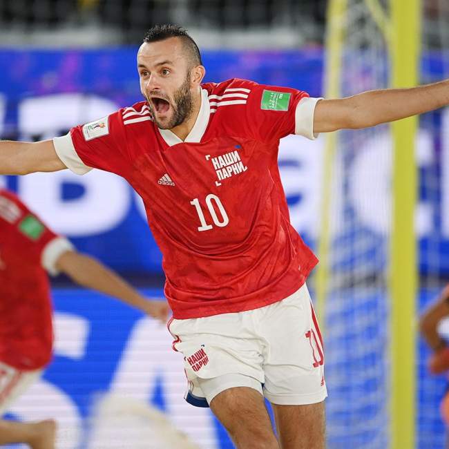 Россия обыграла в «Лужниках» Японию на ЧМ по пляжному футболу